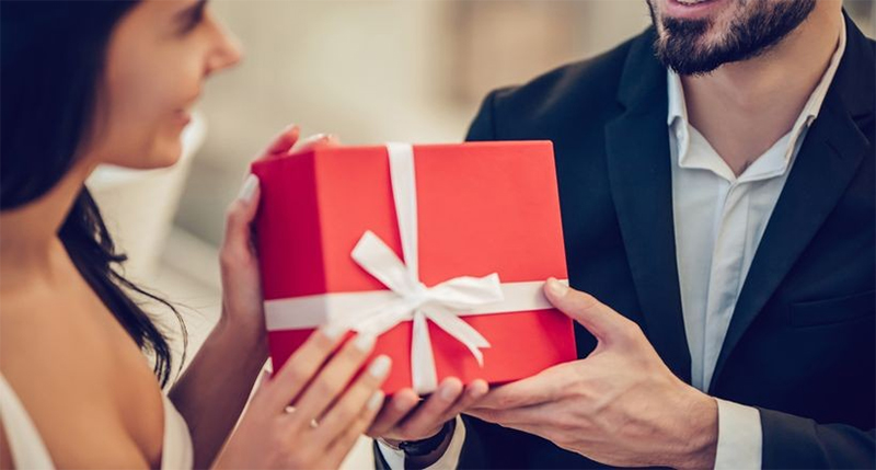 What it's like to be a sugar baby, Financial benefits, lavish gift